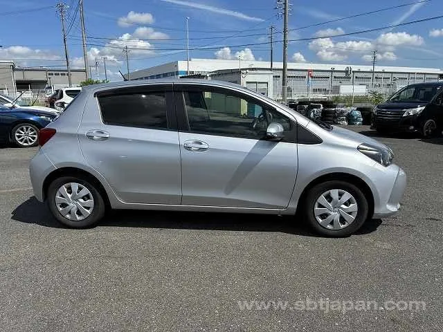 Toyota Vitz F 2016 photo 5