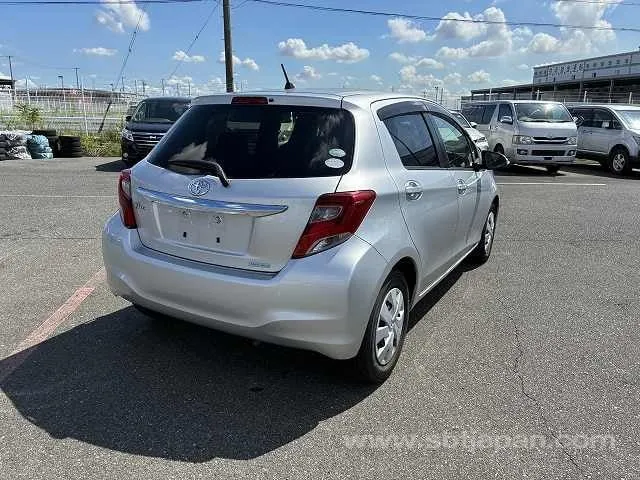 Toyota Vitz F 2016 photo 4
