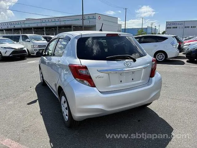 Toyota Vitz F 2016 photo 3