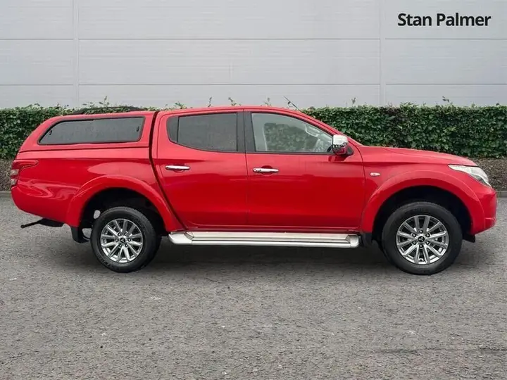 Mitsubishi L200 2017 photo 2