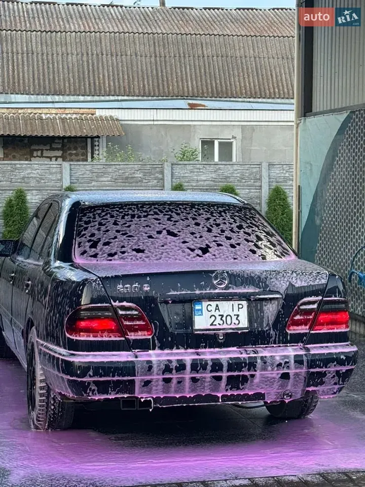 Mercedes-Benz E-Class 1995 photo 2