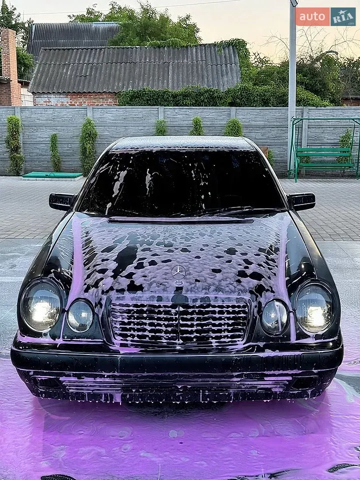 Mercedes-Benz E-Class 1995 photo 3