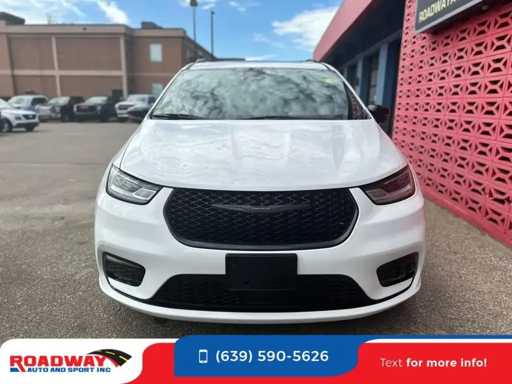 Chrysler Pacifica 2025 photo 2
