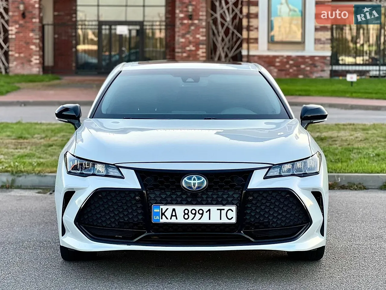 Toyota Avalon 2018 photo 2