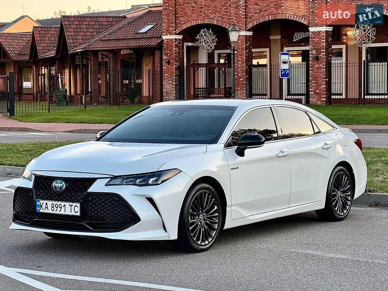 Toyota Avalon 2018 photo 3