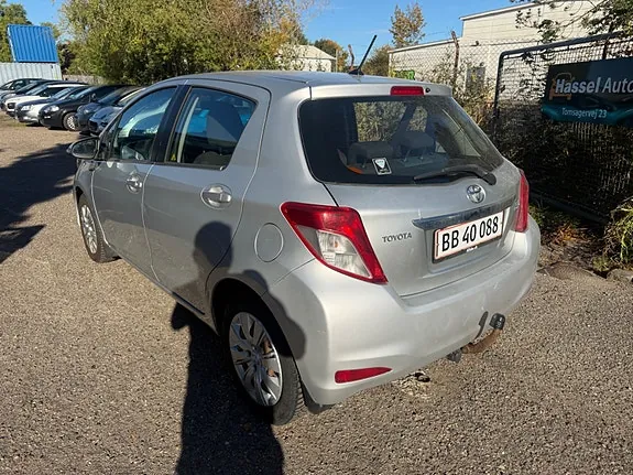 Toyota Yaris 2012 photo 3