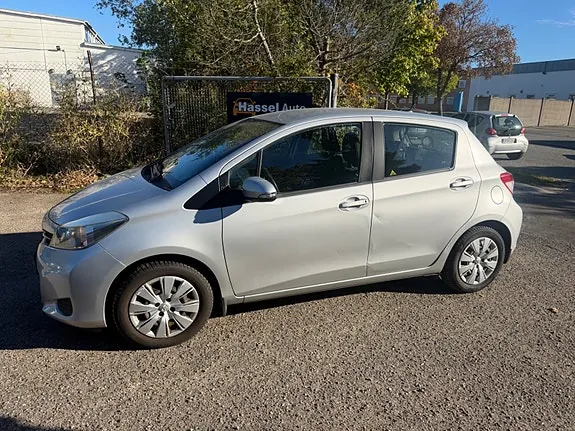 Toyota Yaris 2012 photo 2