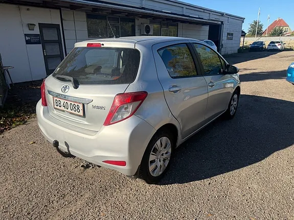 Toyota Yaris 2012 photo 5