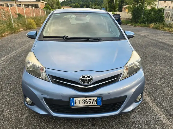 Toyota Yaris 2014 photo 3