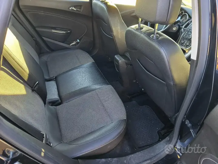 Opel Astra 2011 photo 4