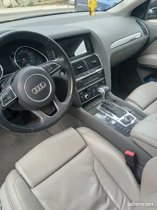 Audi Q7 2013 photo 2