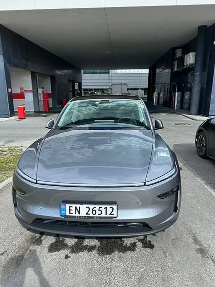 Tesla Model Y 2025 photo 3