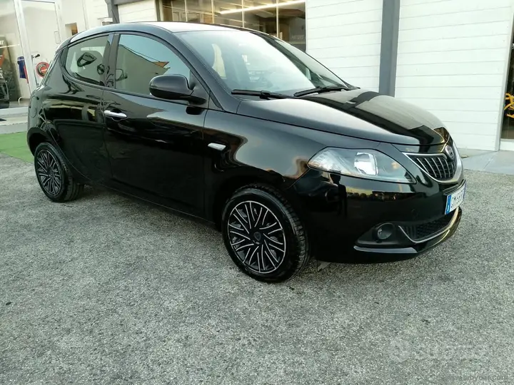 Lancia Ypsilon 2023 photo 2