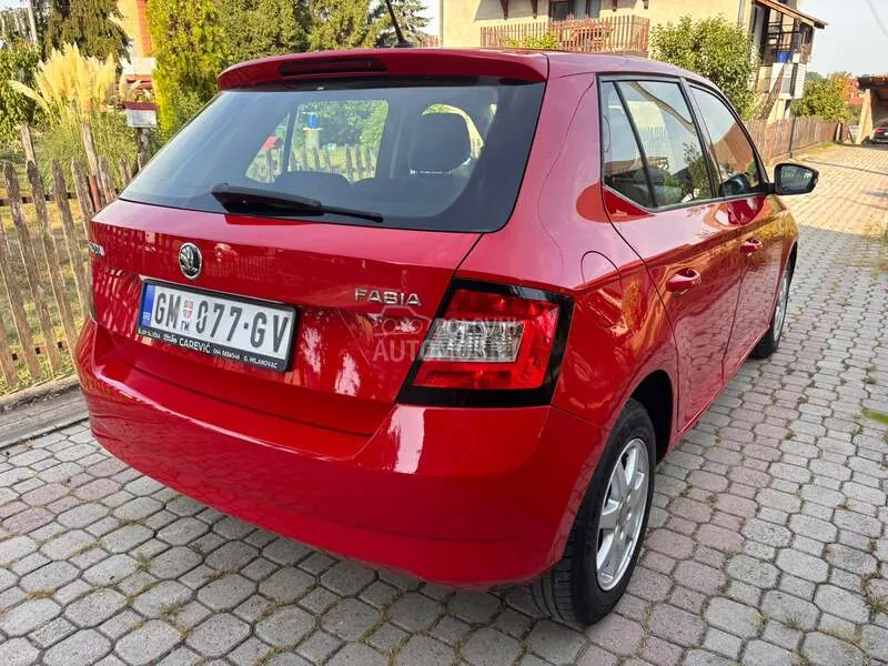 Skoda Fabia 2015 photo 4