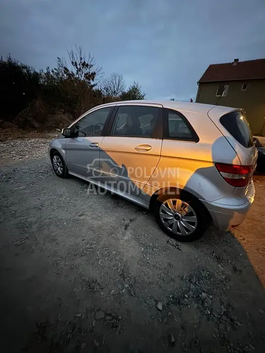 Mercedes-Benz B 170 2009 photo 3