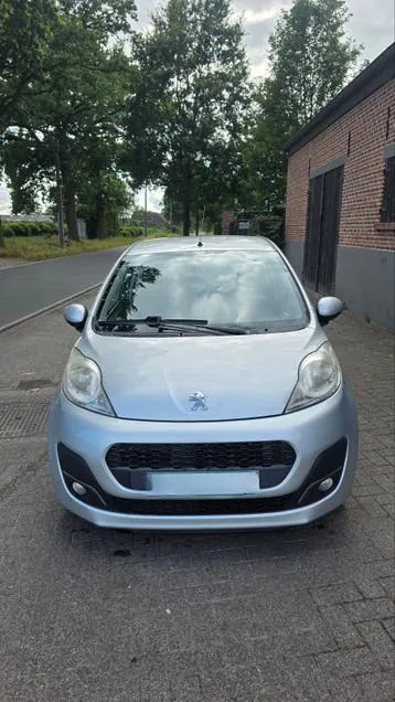 Peugeot 107 2013 photo 2