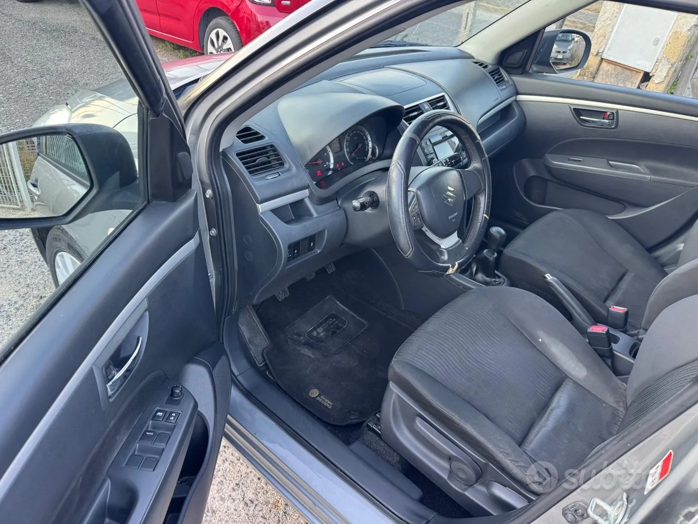 Suzuki Swift 2011 photo 3