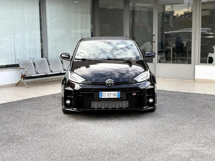 Toyota Yaris 2022 photo 2