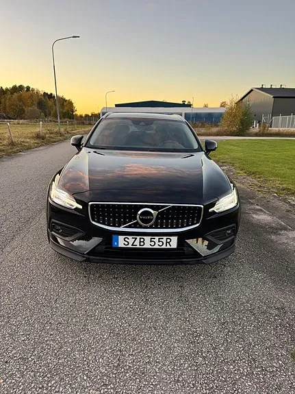 Volvo V60 Cross Country 2021 photo 2