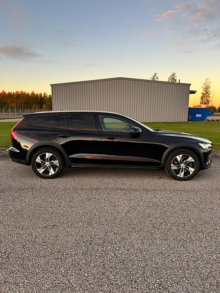 Volvo V60 Cross Country 2021 photo 3