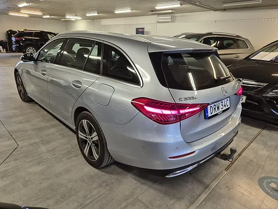 Mercedes-Benz C300 2023 photo 2