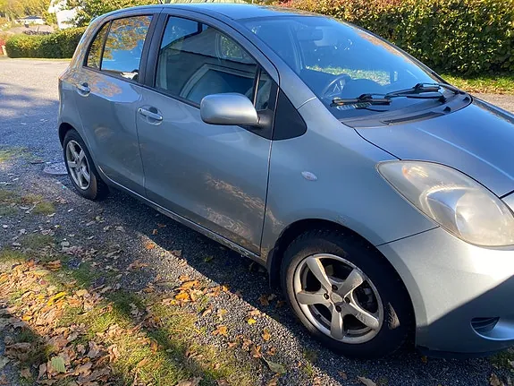 Toyota Yaris 2006 photo 2