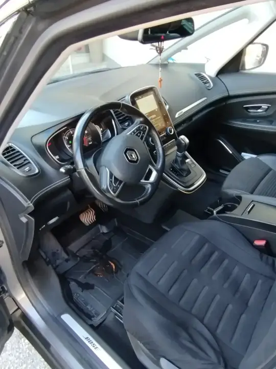 Renault Grand Scénic 2017 photo 2
