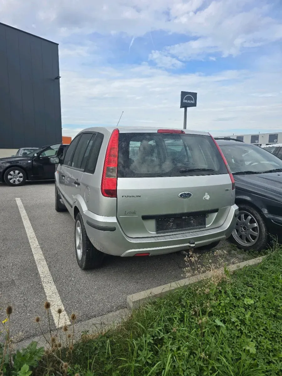 Ford Fusion 2004 photo 2