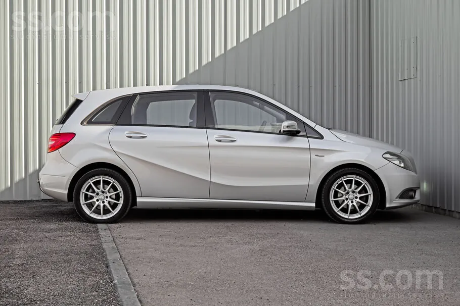 Mercedes-Benz B160 2012 photo 5