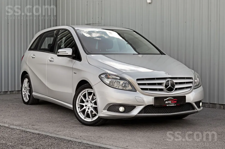 Mercedes-Benz B160 2012 photo 2