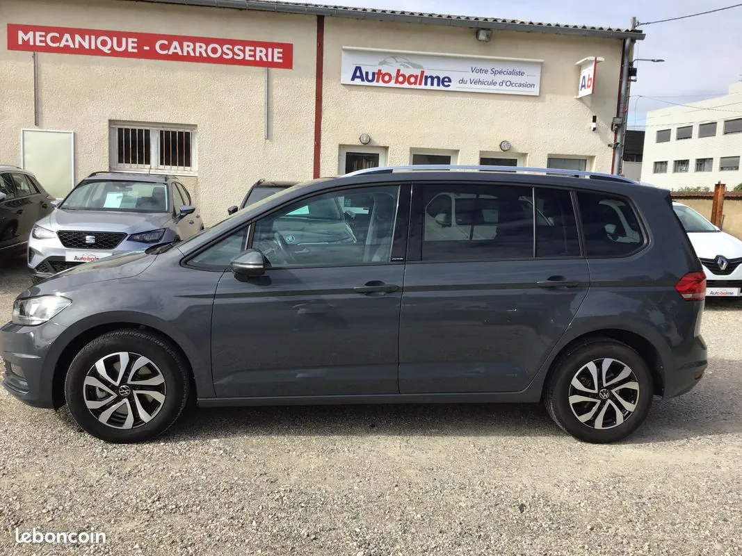 Volkswagen Touran 2022 photo 2