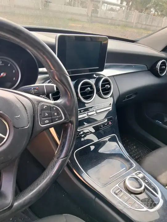 Mercedes-Benz C180 2016 photo 4