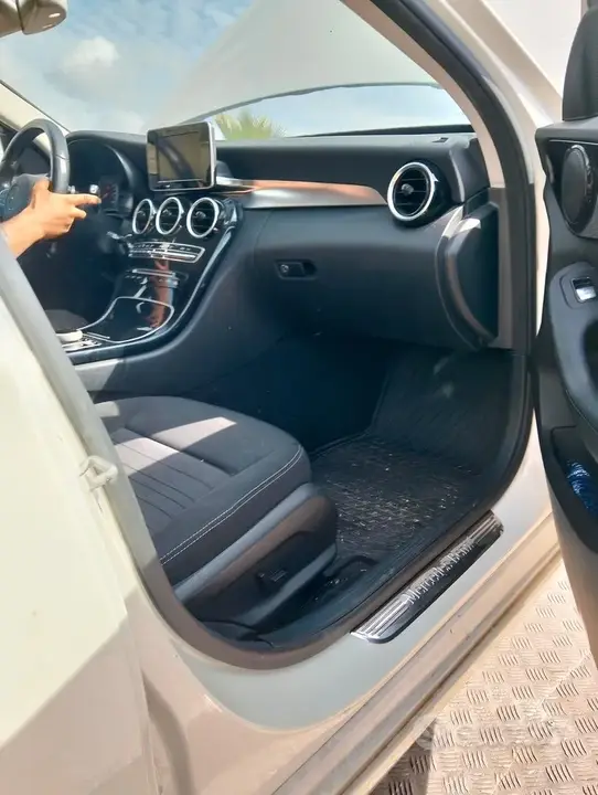 Mercedes-Benz C180 2016 photo 5