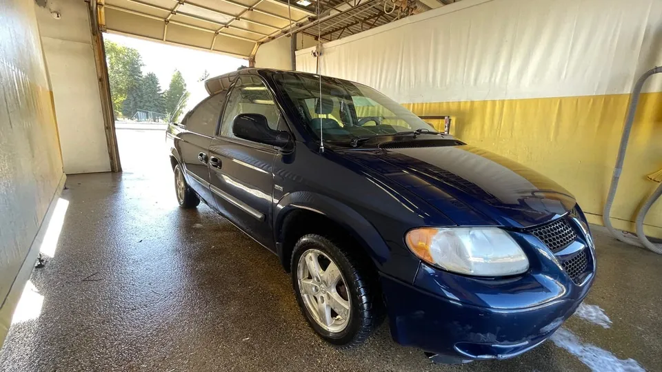 Dodge Grand Caravan 2005 photo 2