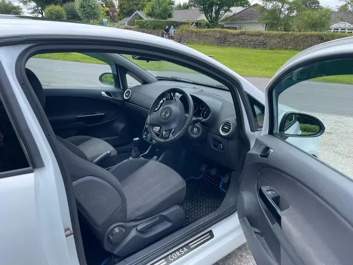 Vauxhall Corsa 2014 photo 2