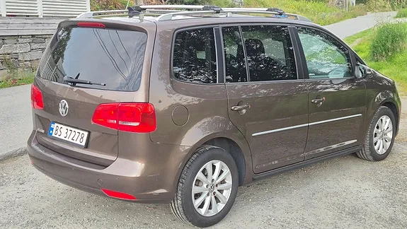 Volkswagen Touran 2012 photo 2