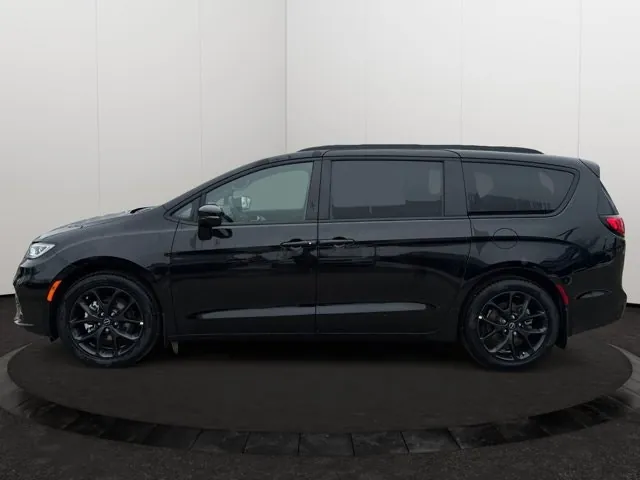 Chrysler Pacifica 2026 photo 2