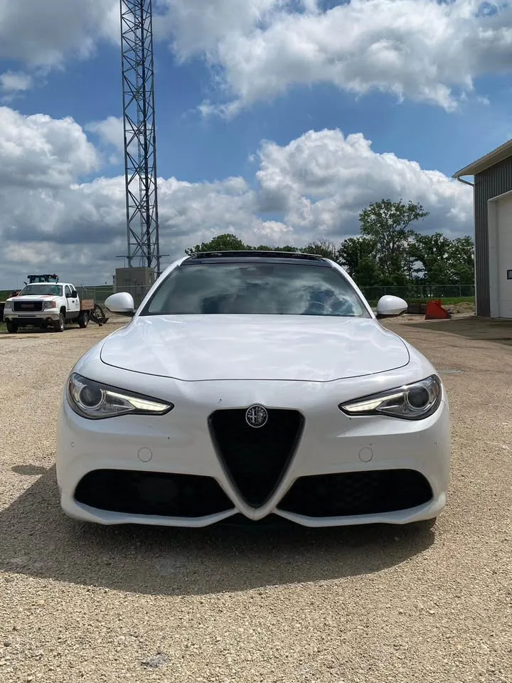 Alfa Romeo Giulia 2017 photo 2