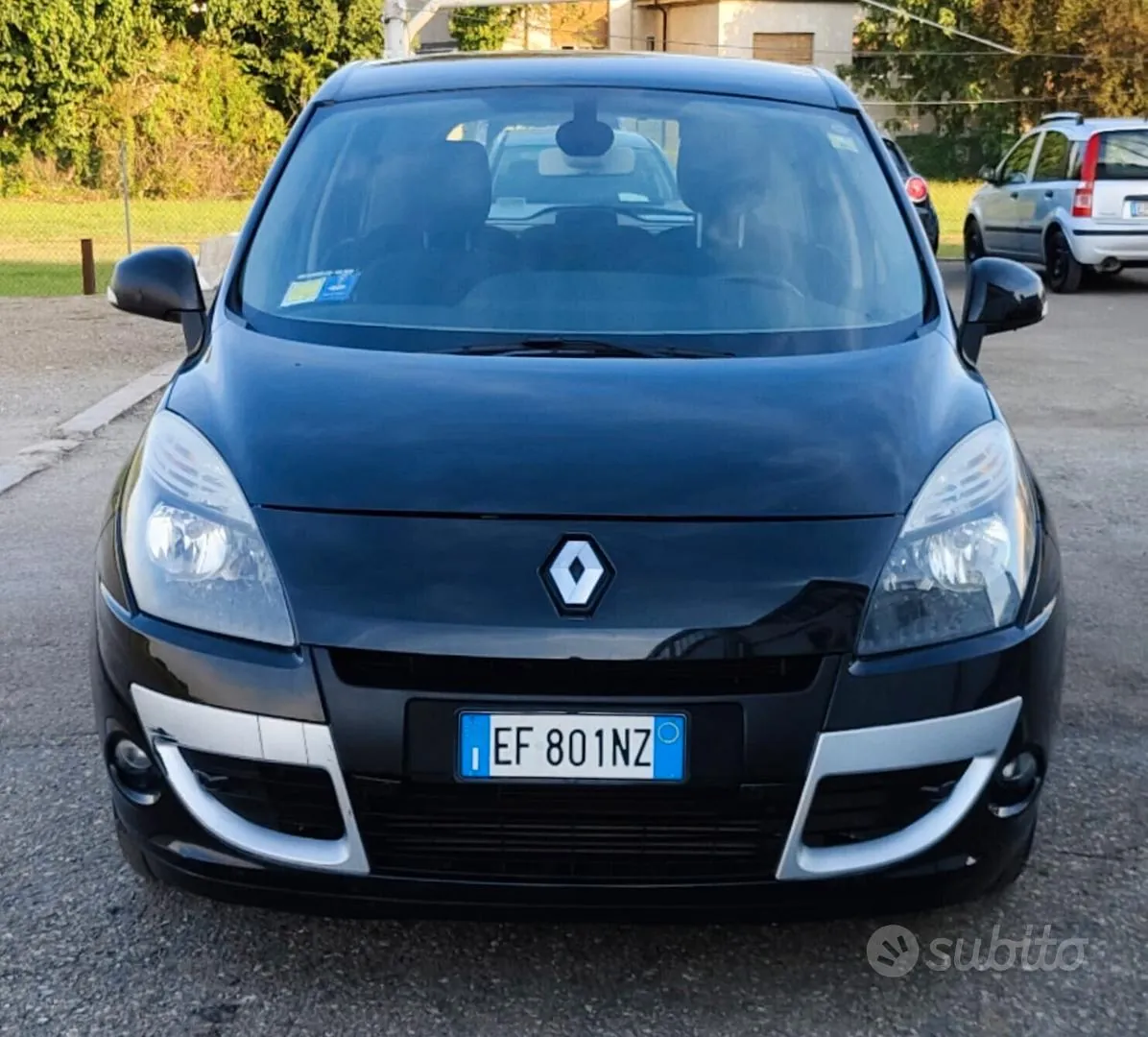 Renault Scenic 2011 photo 2