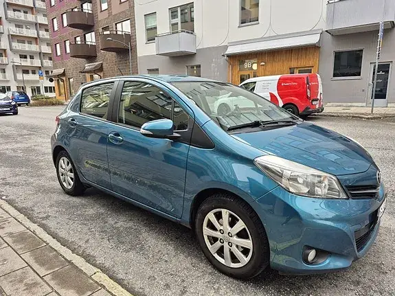 Toyota Yaris 2012 photo 2