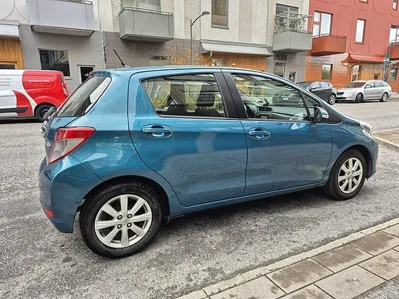 Toyota Yaris 2012 photo 3