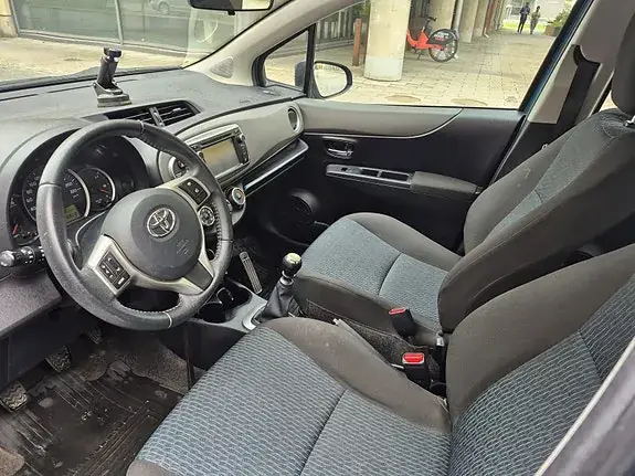 Toyota Yaris 2012 photo 5