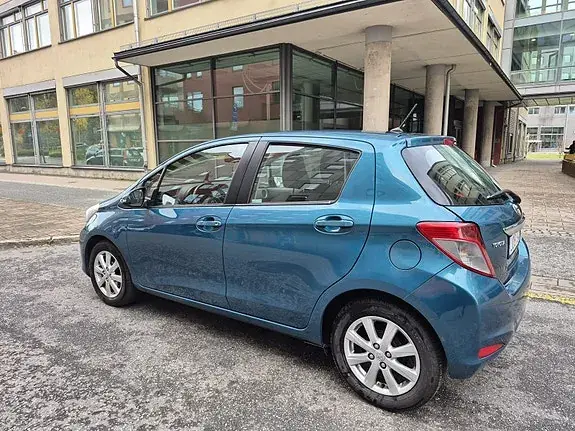 Toyota Yaris 2012 photo 4