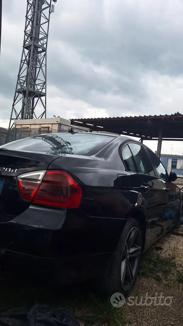 BMW 320 Serie 3 E90 2005 photo 2