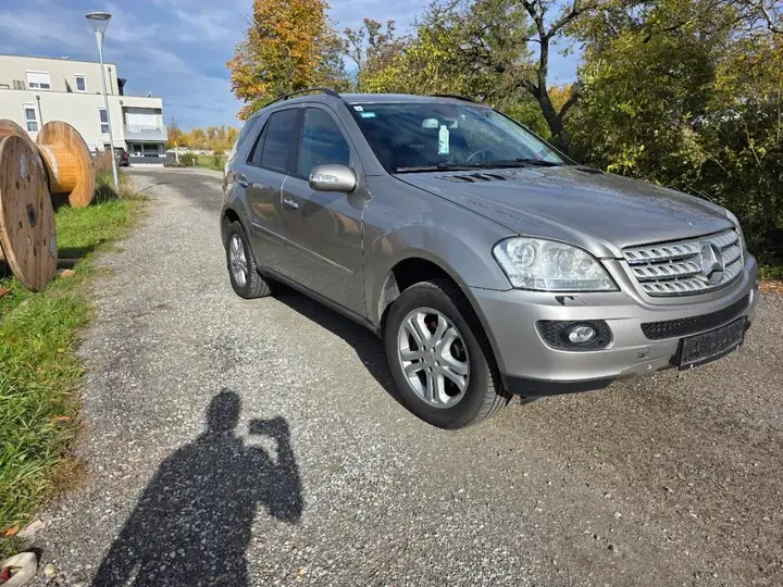 Mercedes-Benz M-Class 2006 photo 2