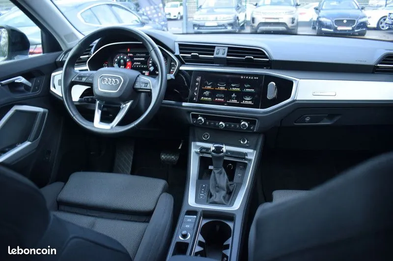 Audi Q3 2023 photo 2