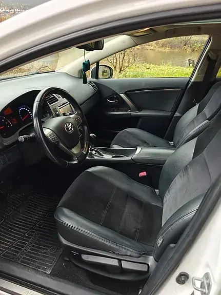 Toyota Avensis 2013 photo 5