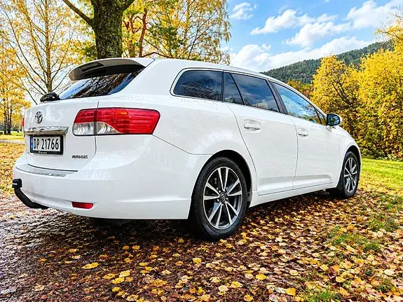 Toyota Avensis 2013 photo 3