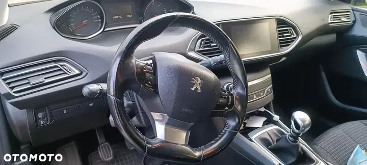 Peugeot 308 2017 photo 2