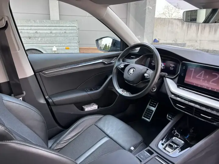 Skoda Octavia Combi 2021 photo 3